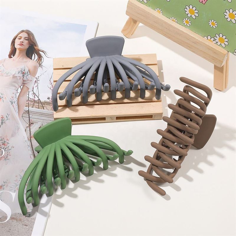 SOHO Elida Hair Claw - Green - Hair Accessories